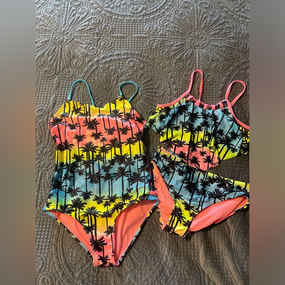 Girls swimsuit set, size 12